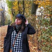 Studentessa offre ripetizioni di inglese per ragazzi